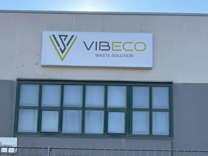 Insegna a cassonetto retroilluminato per Vibeco Marghera