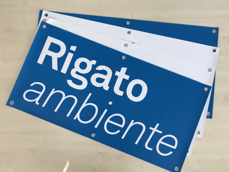 Stampa striscione borchiato