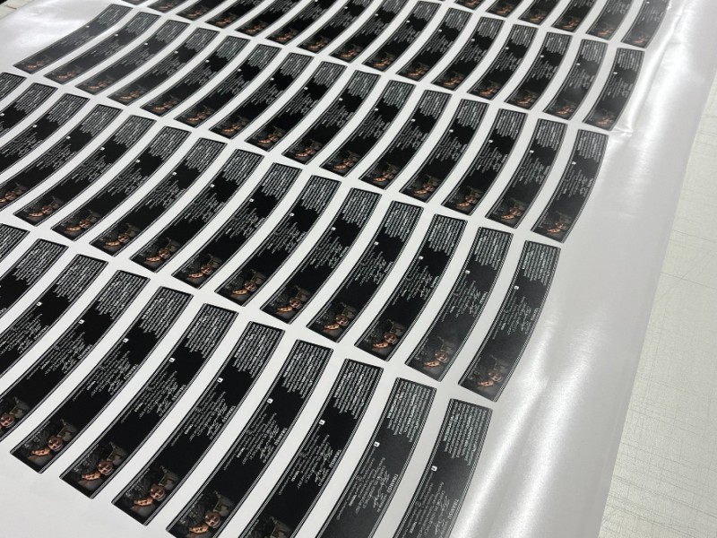 Etichette adesive sagomate