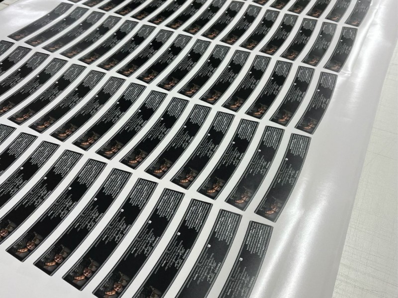 Etichette adesive sagomate