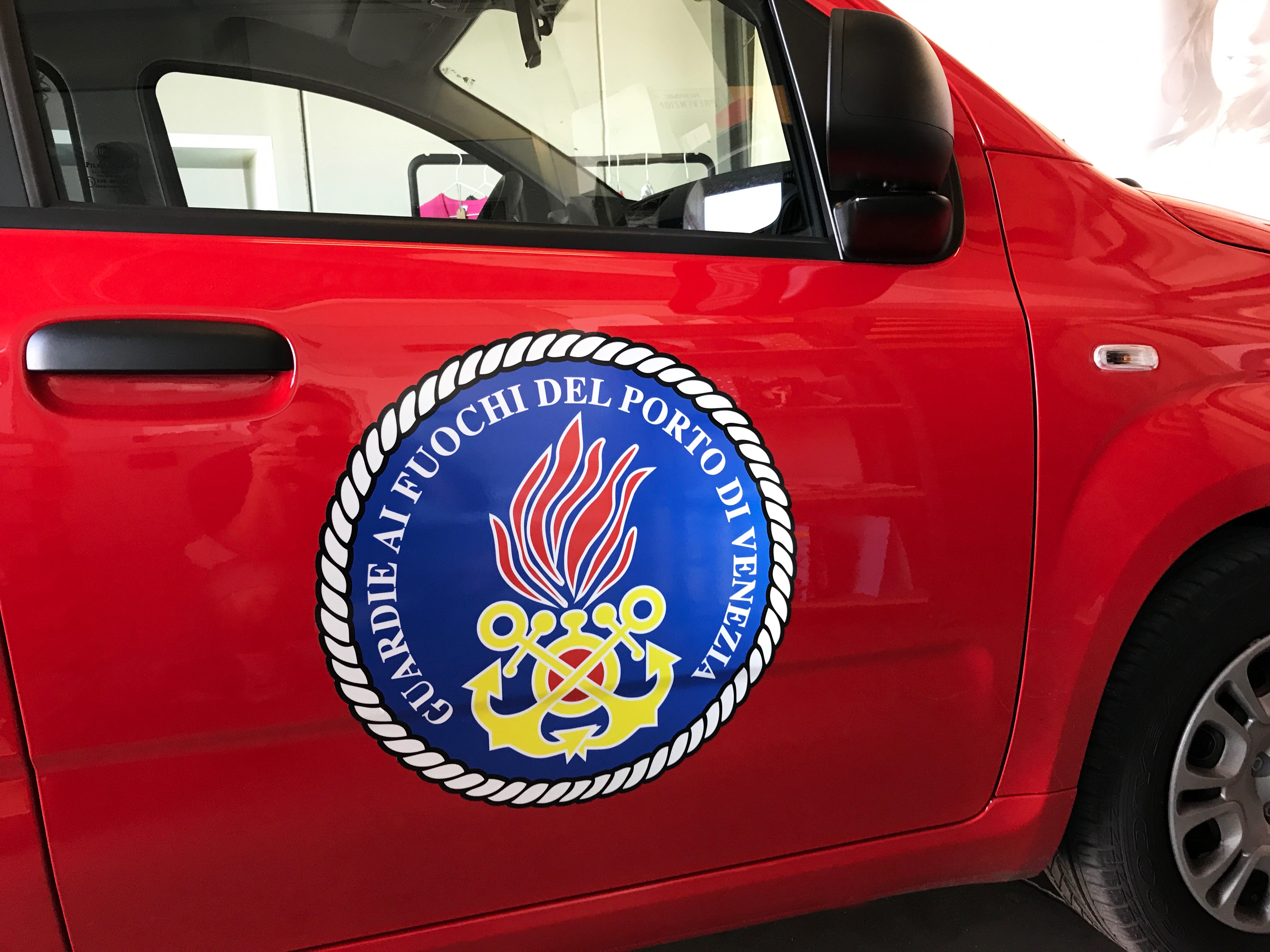 5 Adesivi Disabilità In Vinile Fustellato - Simbolo Sedia A Rotelle, Adesivo Per Auto, Porte, Bagni, Impermeabile UV (Blu/Bianco)