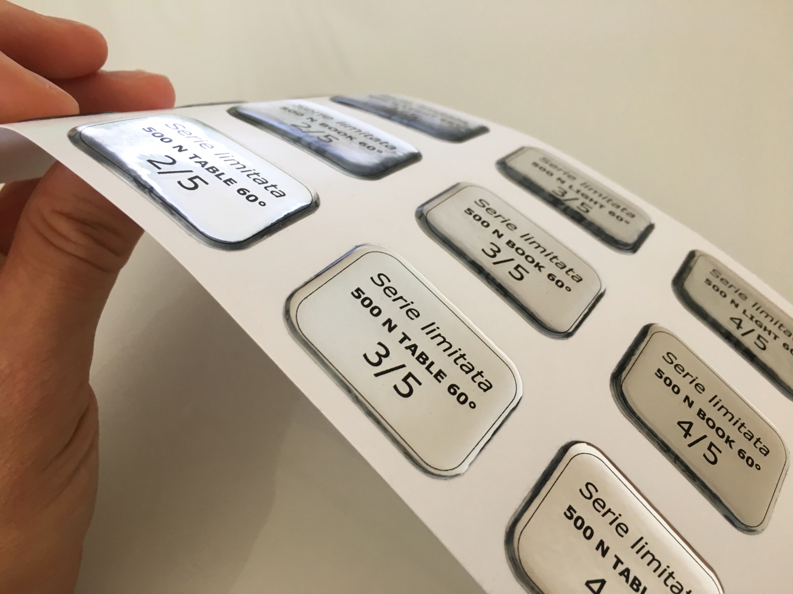 Realizzazione etichette resinate, adesivi resinati