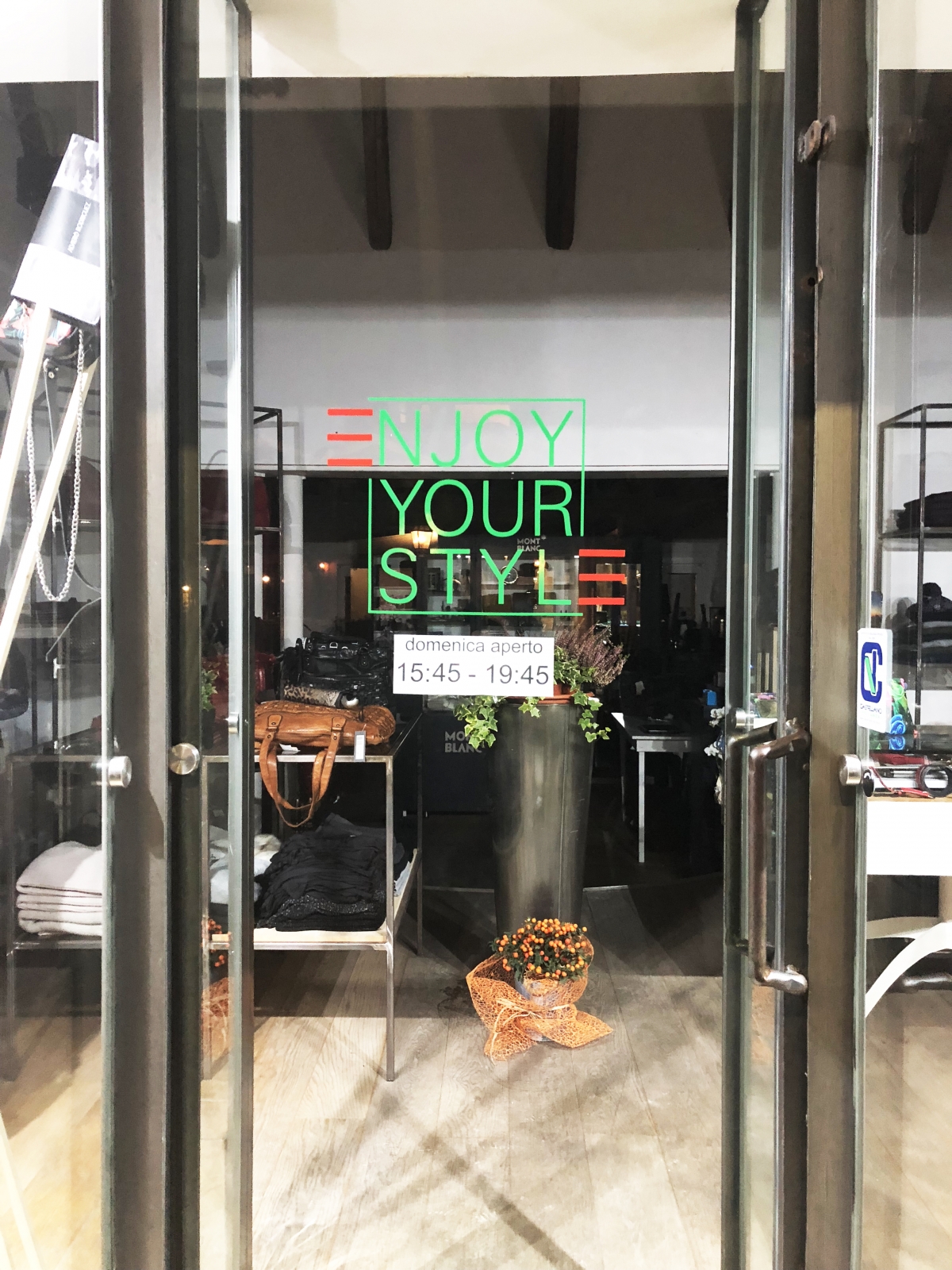 Vetrofanie per negozi a Mestre Venezia