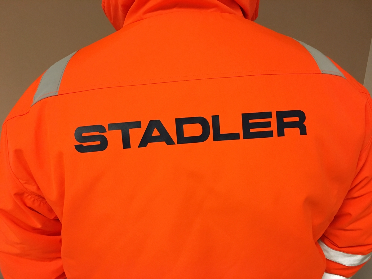 Personalizzazione abbigliamento da lavoro, Applicazione termoadesiva logo