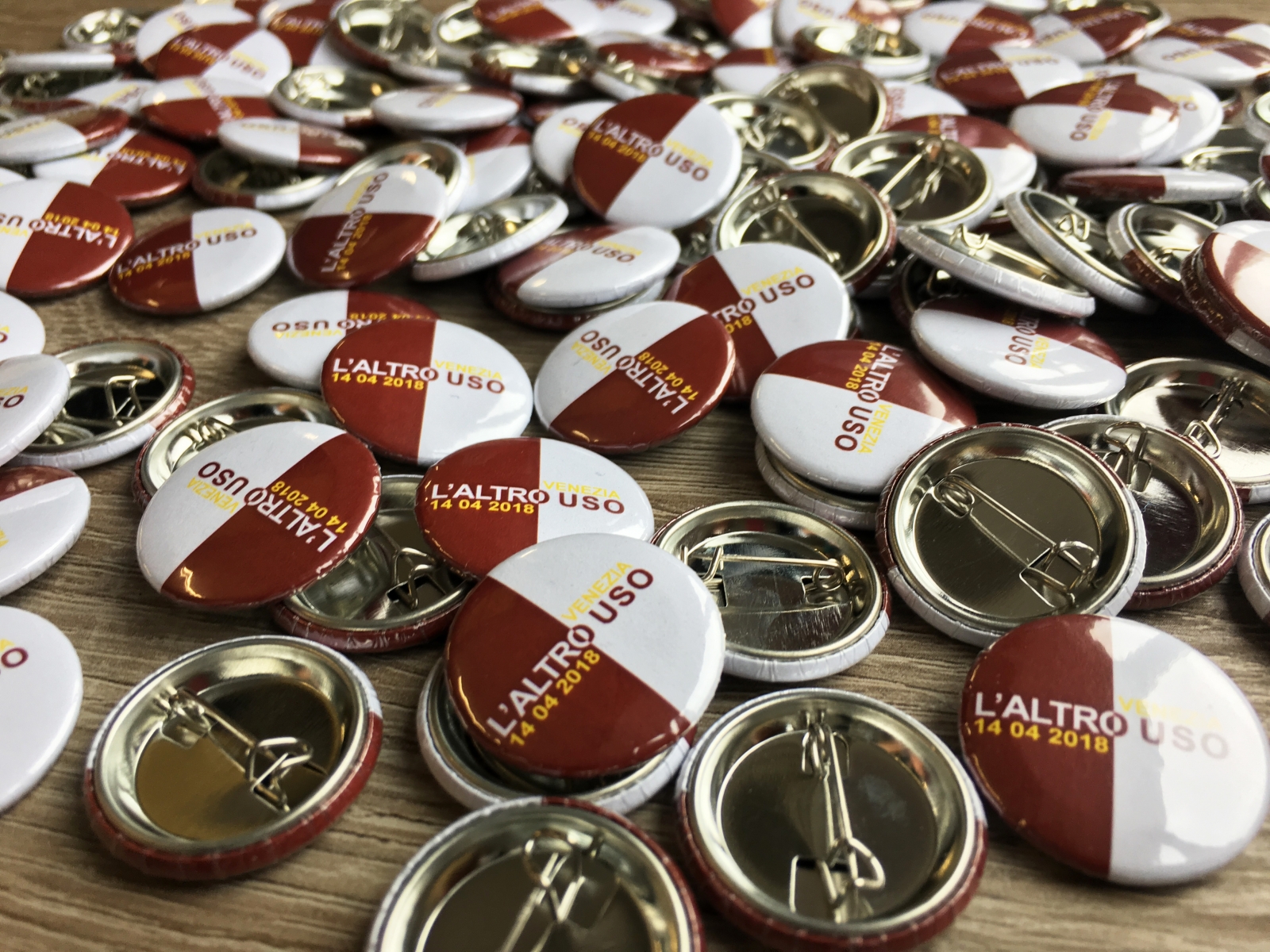 Pins personalizzate, spille stampate su misura