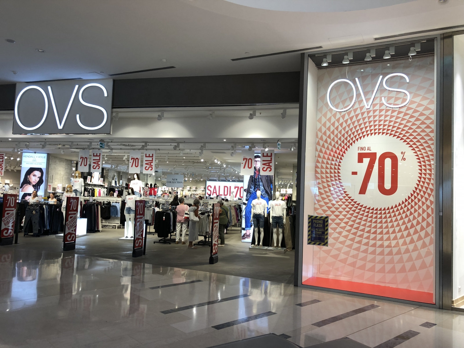 Realizzazione Vetrofanie per OVS Venezia, Nave De Vero